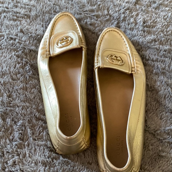 GUCCI GOLD LOAFERS - Picture 1 of 4